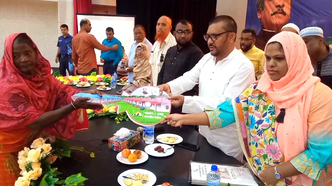 ভোলার লালমোহনে ২৭০টি ও তজুমদ্দিন উপজেলায় ১৩৭টি পরিবারকে জমি ও গৃহ হস্তান্তর